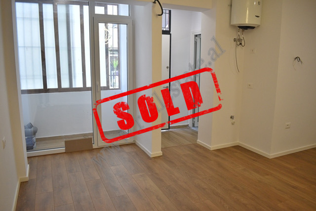 Garsoniere ne shitje ne rrugen Jusuf Vrioni prane rruges Sulejman Delvina ne Tirane.
Pozicionohet n